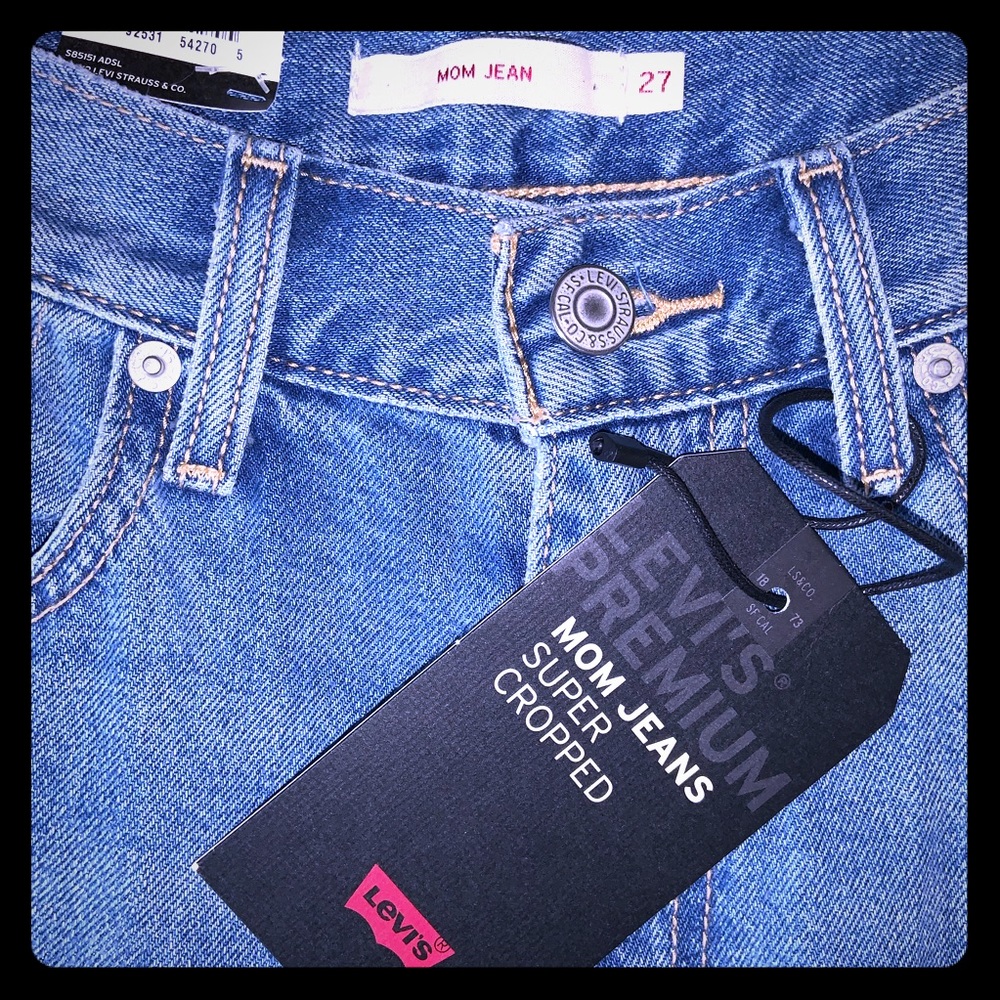 nwt levi’s mom jeans, super cropped, size 27